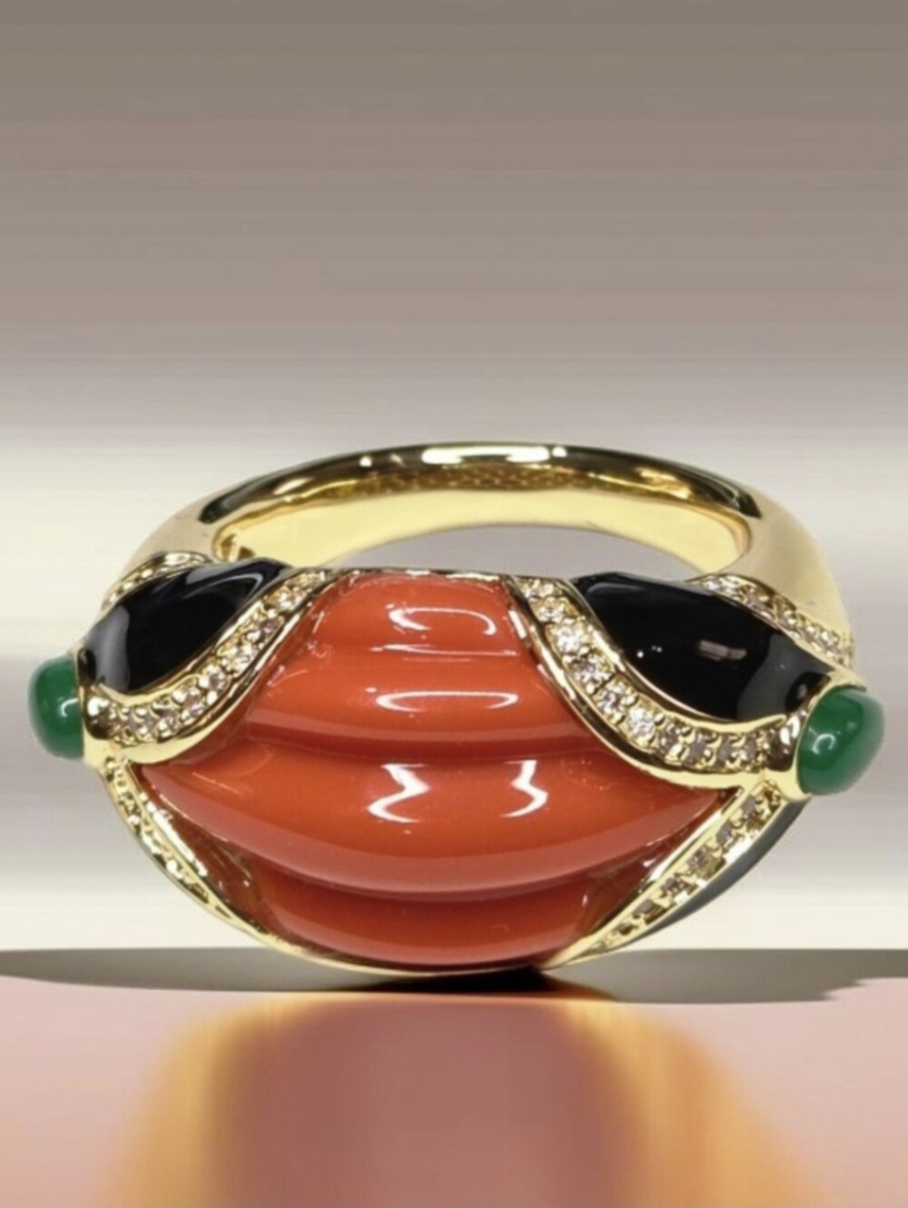 Luxury 18k Gold Plated Ribbed Coral Onyx Enamel Emerald Cab Crystal Ring